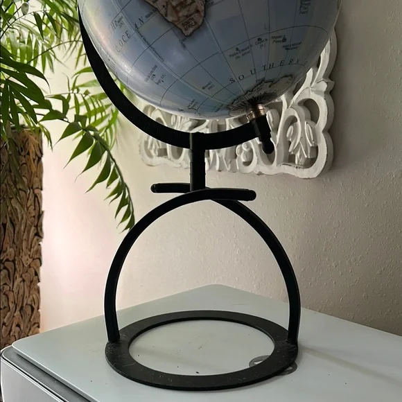 Elegant World Globe with Black Metal Standworld Globe - Picture 3 of 7